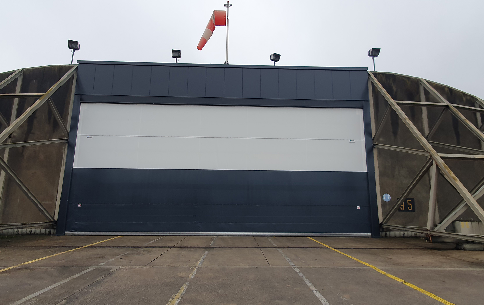 hangartor flugplatz nrw